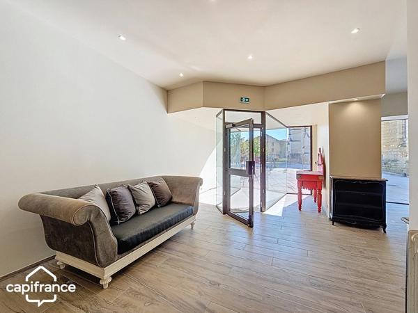 Centre historique Local commercial /bureau à vendre THOUARS (79)