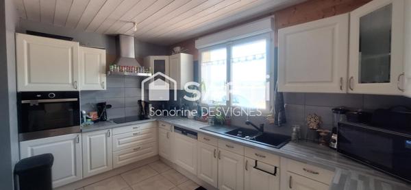 Ensemble de deux chalets 238 m2 hab avec terrain.