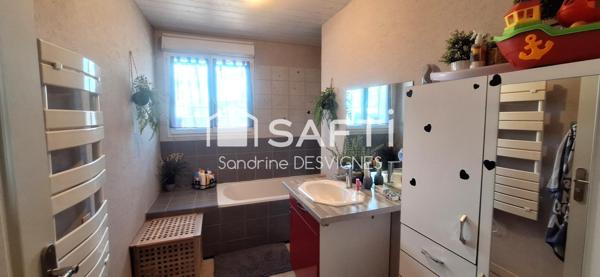 Ensemble de deux chalets 238 m2 hab avec terrain.