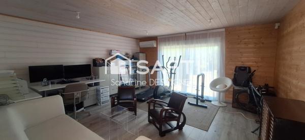 Ensemble de deux chalets 238 m2 hab avec terrain.