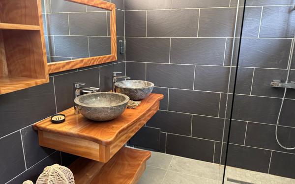 Maison à vendre    5 pièces •  Bouillante