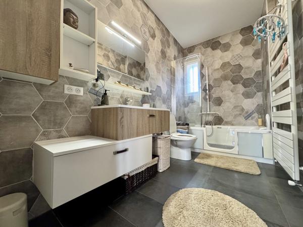 Ensemble immobilier de 2 maisons de 115 m2 et 60 m2 environ à Meschers/Gironde Meschers-sur-Gironde (17132)