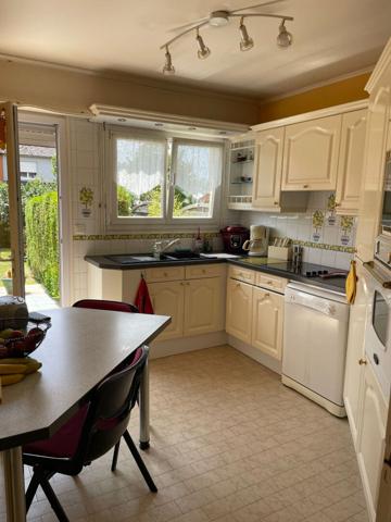 Maison - 80 m² -   lumineuse avec jardin et garage