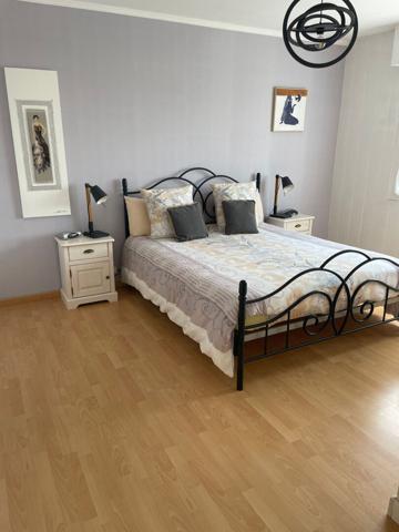 Maison - 80 m² -   lumineuse avec jardin et garage