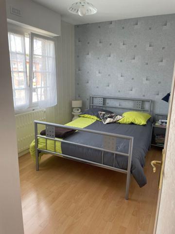 Maison - 80 m² -   lumineuse avec jardin et garage