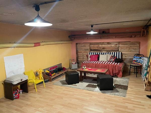 Maison - 80 m² -   lumineuse avec jardin et garage