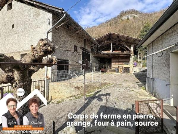 Tolvon, Corps de ferme à rénover avec grange et dépendances – vue dominante sur les massifs