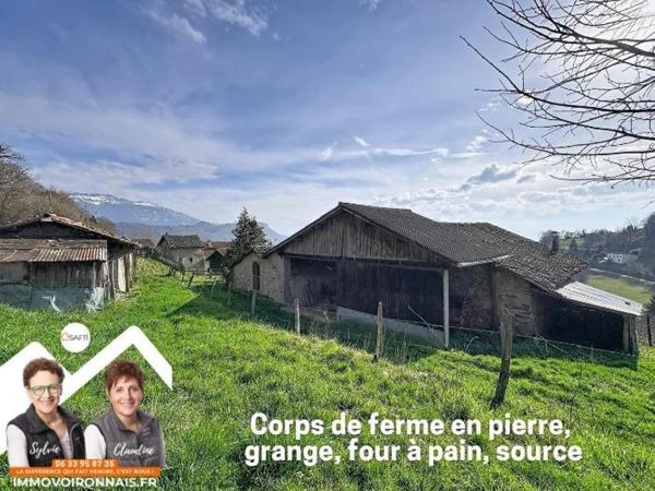 Tolvon, Corps de ferme à rénover avec grange et dépendances – vue dominante sur les massifs