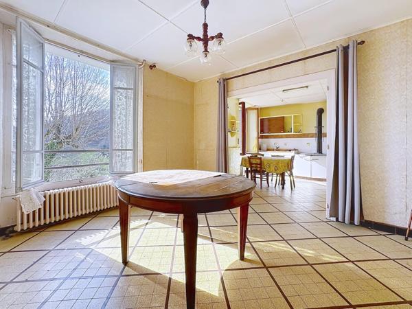 Tolvon, Corps de ferme à rénover avec grange et dépendances – vue dominante sur les massifs