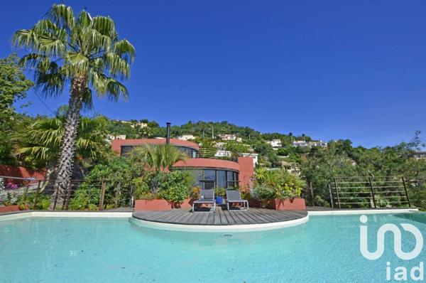 Maison d’architecte 8 pièces de 300 m² à Mandelieu-la-Napoule (06210)