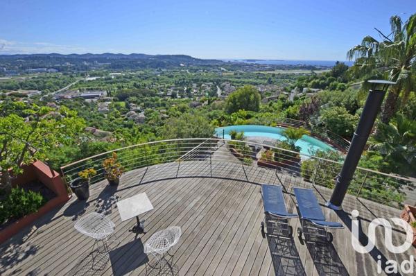 Maison d’architecte 8 pièces de 300 m² à Mandelieu-la-Napoule (06210)