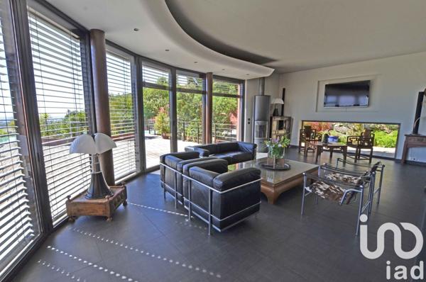 Maison d’architecte 8 pièces de 300 m² à Mandelieu-la-Napoule (06210)