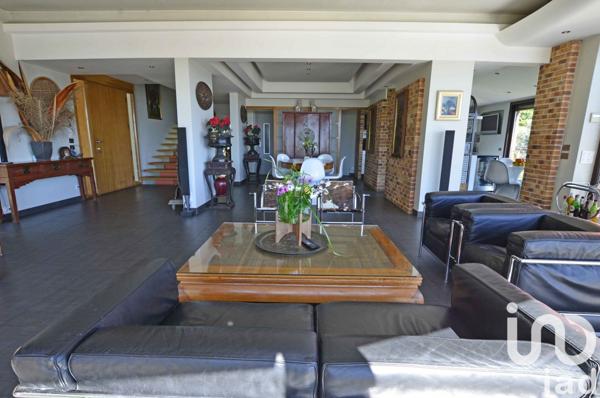 Maison d’architecte 8 pièces de 300 m² à Mandelieu-la-Napoule (06210)