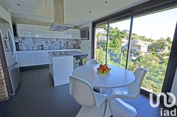 Maison d’architecte 8 pièces de 300 m² à Mandelieu-la-Napoule (06210)