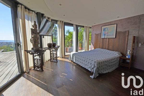 Maison d’architecte 8 pièces de 300 m² à Mandelieu-la-Napoule (06210)