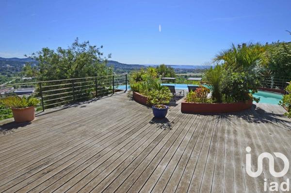 Maison d’architecte 8 pièces de 300 m² à Mandelieu-la-Napoule (06210)