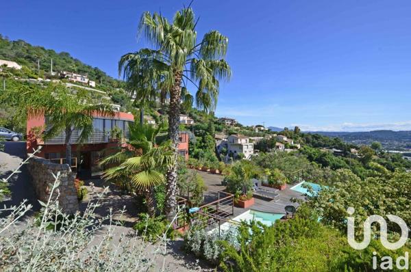 Maison d’architecte 8 pièces de 300 m² à Mandelieu-la-Napoule (06210)