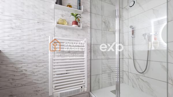 83320 CARQUEIRANNE - DUPLEX 3 PIECES AVEC TERRASSE VUE MER PANORAMIQUE CAVE LOCAL VELOS PARKINGS PRIVÉS EN SUS - QUARTIER GRANDE BASTIDE - BUS CA01