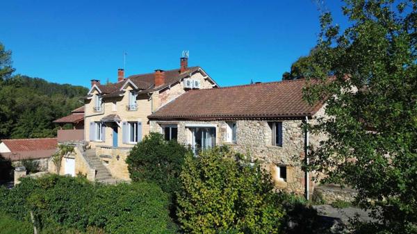 Maison ancienne - Belves Maison de 8 pièces de 220 m² à Sagelat
