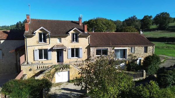 Maison ancienne - Belves Maison de 8 pièces de 220 m² à Sagelat