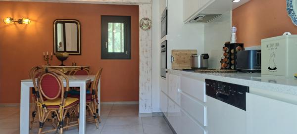 L'Isle-sur-la-Sorgue (84800) Isle sur la Sorgue / St Antoine superbe maison de 180 m2 vterrain 2900 m2 piscine.