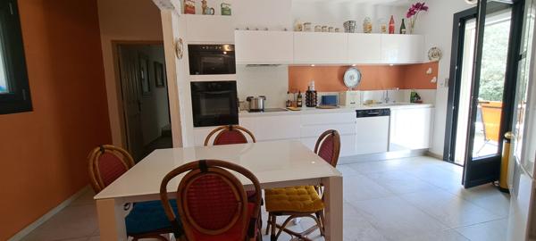 L'Isle-sur-la-Sorgue (84800) Isle sur la Sorgue / St Antoine superbe maison de 180 m2 vterrain 2900 m2 piscine.