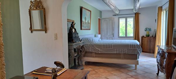 L'Isle-sur-la-Sorgue (84800) Isle sur la Sorgue / St Antoine superbe maison de 180 m2 vterrain 2900 m2 piscine.