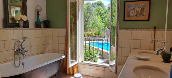 L'Isle-sur-la-Sorgue (84800) Isle sur la Sorgue / St Antoine superbe maison de 180 m2 vterrain 2900 m2 piscine.