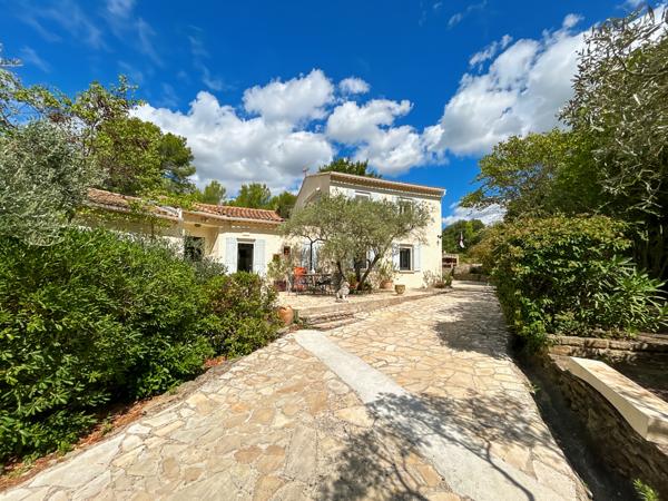 L'Isle-sur-la-Sorgue (84800) Isle sur la Sorgue / St Antoine superbe maison de 180 m2 vterrain 2900 m2 piscine.