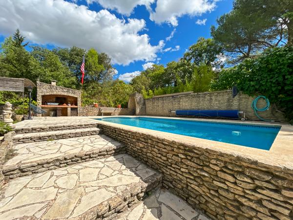 L'Isle-sur-la-Sorgue (84800) Isle sur la Sorgue / St Antoine superbe maison de 180 m2 vterrain 2900 m2 piscine.