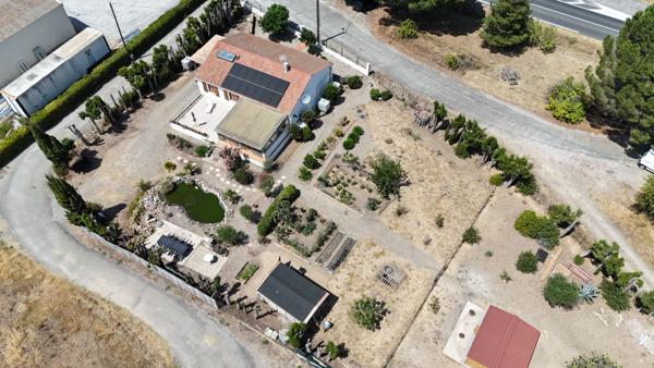 Maison de plain-pied sans travaux avec grand terrain au coeur des vignes
