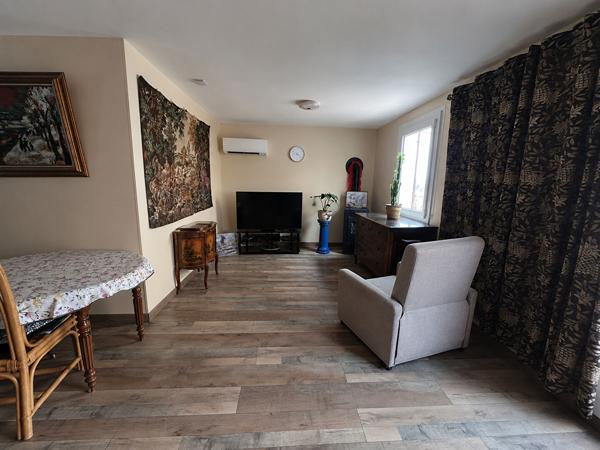 Maison de plain-pied sans travaux avec grand terrain au coeur des vignes