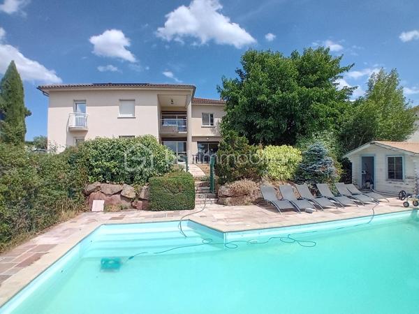 KAWECKI stéphane vous propose à pinay,  3 min de neulise,  cette maison d'architecte de 2004 de 207 m2 habitable,  sur son terrain de 2180 m2 avec piscine 10*5.

Isolation 2020.
Panneaux photovoltaïques auto consommation de 2023.
Chauffage pompe à chaleur de 2020.
Offrant,  grande pièce de vie,  cuisine équipée, aménagée,  5 chambres,  salle de bains,  salle d'eau,  wc, buanderie,  garage.