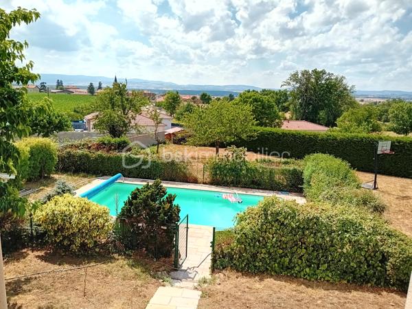 KAWECKI stéphane vous propose à pinay,  3 min de neulise,  cette maison d'architecte de 2004 de 207 m2 habitable,  sur son terrain de 2180 m2 avec piscine 10*5.

Isolation 2020.
Panneaux photovoltaïques auto consommation de 2023.
Chauffage pompe à chaleur de 2020.
Offrant,  grande pièce de vie,  cuisine équipée, aménagée,  5 chambres,  salle de bains,  salle d'eau,  wc, buanderie,  garage.