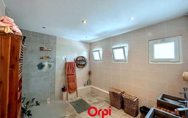 Maison à vendre    6 pièces • 197 m2 Sainte-Marie