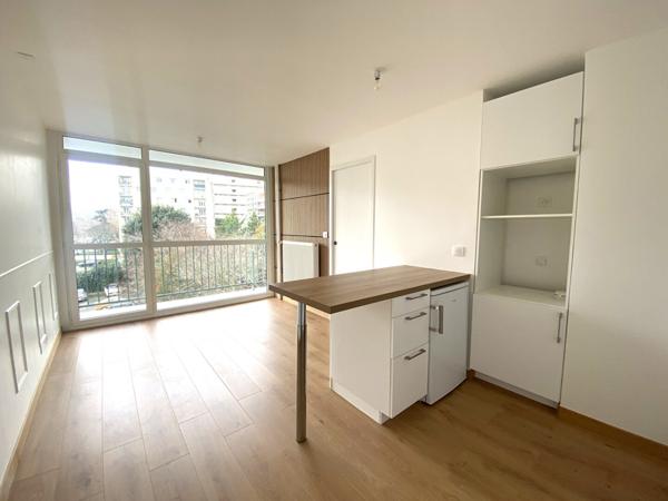 Appartement Toulouse 2 pièce(s) 27 m2 avec balcon et place de parking