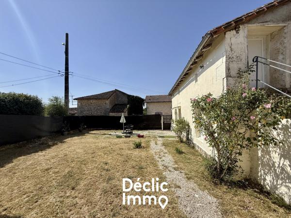 Vente maison de hameau Civray, 108m² 4 pièces 139 100€ avec garage