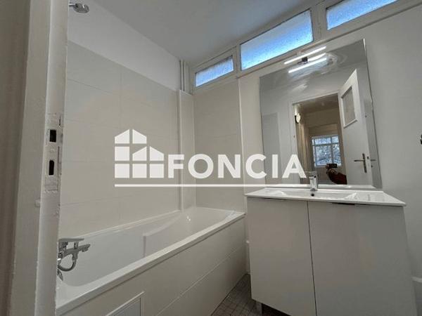 Location Appartement 4 pièces 69.9 m² - 31 RUE DU LAC Verneuil Sur Seine 78480