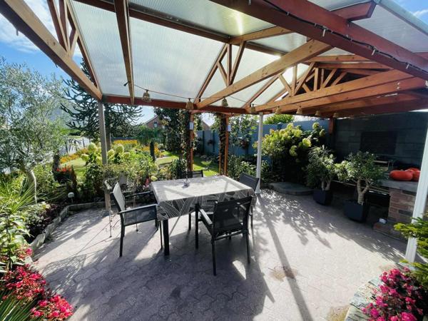 jolie maison d'habitation entièrement rénové avec un magnifique jardin