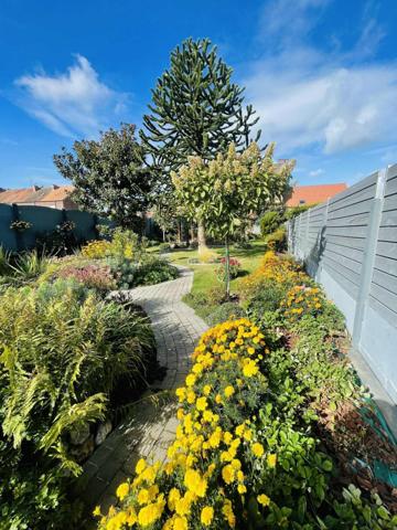 jolie maison d'habitation entièrement rénové avec un magnifique jardin