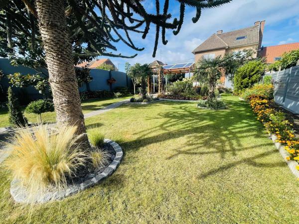 jolie maison d'habitation entièrement rénové avec un magnifique jardin