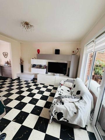 jolie maison d'habitation entièrement rénové avec un magnifique jardin