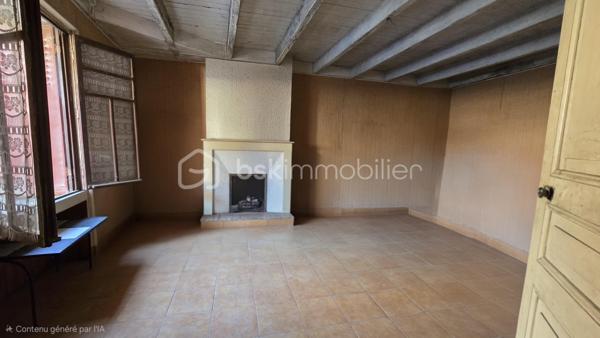 Opportunité ! Maison à rénover, de 110 m²environ, quatre chambres, Terrain, Pas de garage mais possible de le créer par le terrain.
Venez vite découvrir cette maison Mitoyenne, un seul coté, de 1102 m²environ, situé dans le beau village de SANXAY 86600 à 14 minutes de JAZENEUIL
, à six minutes de Minigoute et à vingt minutes de Vivonne.

Rez-de-chaussée:
- Entrée spacieuse, vue sur le premier escalier.
- Sur la droite de l'entrée, salon, avec cheminée non utilisée.
- Sur la droite de l'entrée, une grande cuisine
- Une pièce supplémentaire à utiliser à votre convenance.
- Second escalier
- Pièce avec partie cave
- Grande véranda
- Salle de bain avec baignoire et toilette

A l'étage :
- Trois  très belles chambres , possibilité d'accéder au grenier pour création de nouvelle chambres

Point IMPORTANT:
- Rénovation à réaliser sur l'ensemble du bien !
- Tout à l'égout
- Toiture habitation ok,
- Toiture hangar et petit toi cave à reprendre
- huisserie simple 
- Rénovation complète à faire, je peux vous réaliser des devis travaux.

Extérieur :
Un jardin non clôturé de 484 m²environ, bien compris sur la parcelle
Une visite ???
