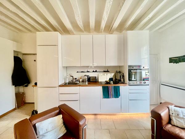 "Versailles Saint-Louis" Bel appartement meublé de 3 pièces 41 m2 avec cave ! Loyer 1 450 €/mois charges comprises **  - Référence  27606