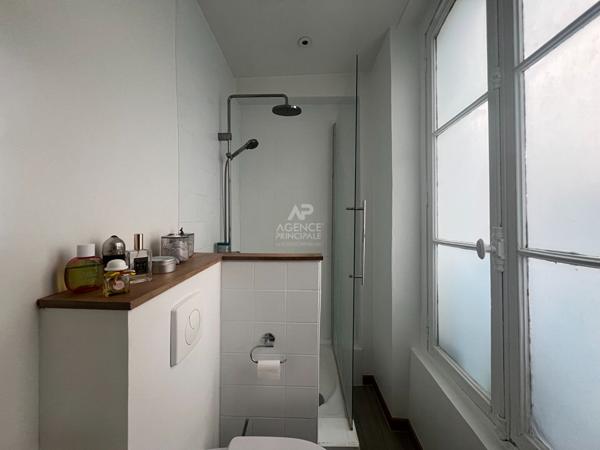 "Versailles Saint-Louis" Bel appartement meublé de 3 pièces 41 m2 avec cave ! Loyer 1 450 €/mois charges comprises **  - Référence  27606