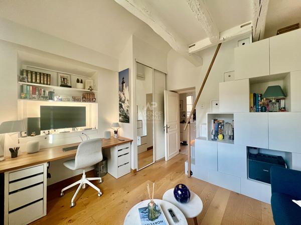 "Versailles Saint-Louis" Bel appartement meublé de 3 pièces 41 m2 avec cave ! Loyer 1 450 €/mois charges comprises **  - Référence  27606