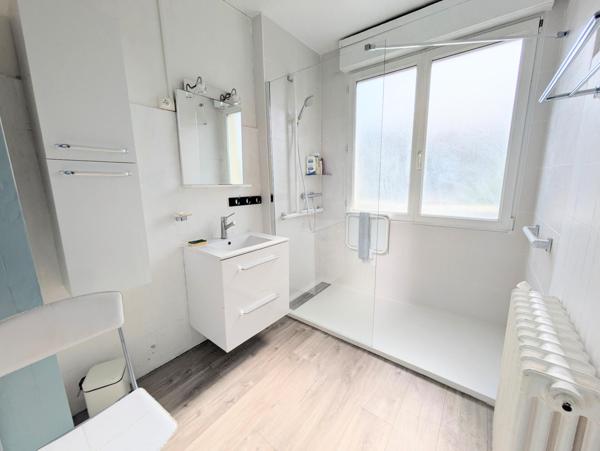 44740 BATZ SUR MER - MAISON T5 sur 440m²