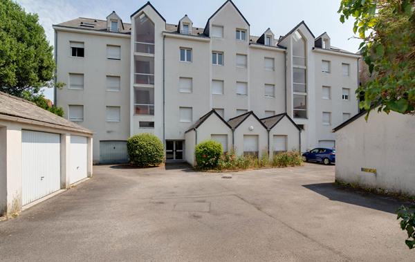 A VENDRE NANTES JARDIN DES PLANTES VASTE TYPE 2 AVEC PARKING