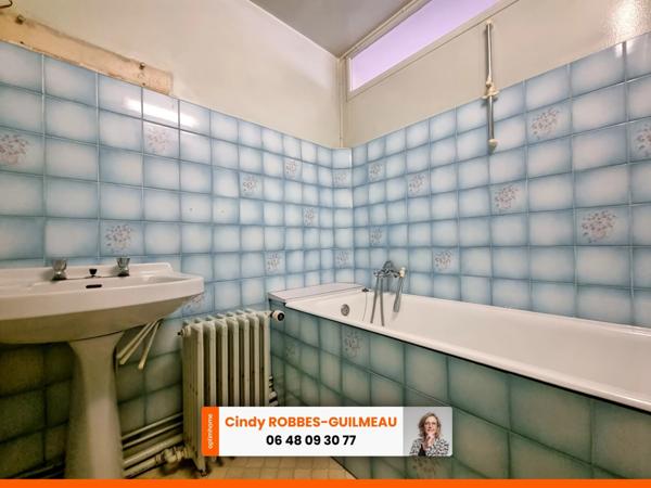 🏡 Maison de ville avec cour, terrain et dépendance, 2 chambres - Quartier MARTILLY