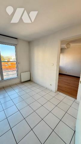 NANTES - ST FELIX - Appartement de type 2 avec ascenseur, cave et parking